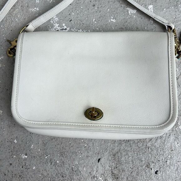 Vintage Coach Crossbody - Picture 2 of 15